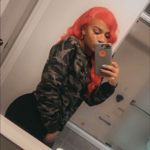 Meet your Posher, Derycka - Picture 1 of 1